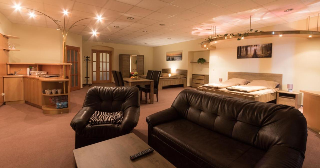 Apartmany Setkova Vila ยินดริคูฟราเดตส์ ภายนอก รูปภาพ